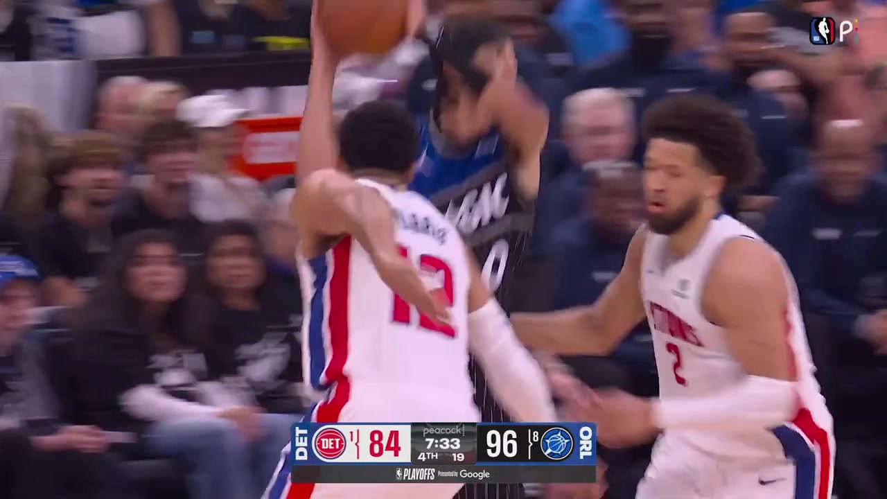 Paolo Banchero with the powerful And-1 dunk on Jalen Duren with replays as the referees miss a backcourt violation prior to