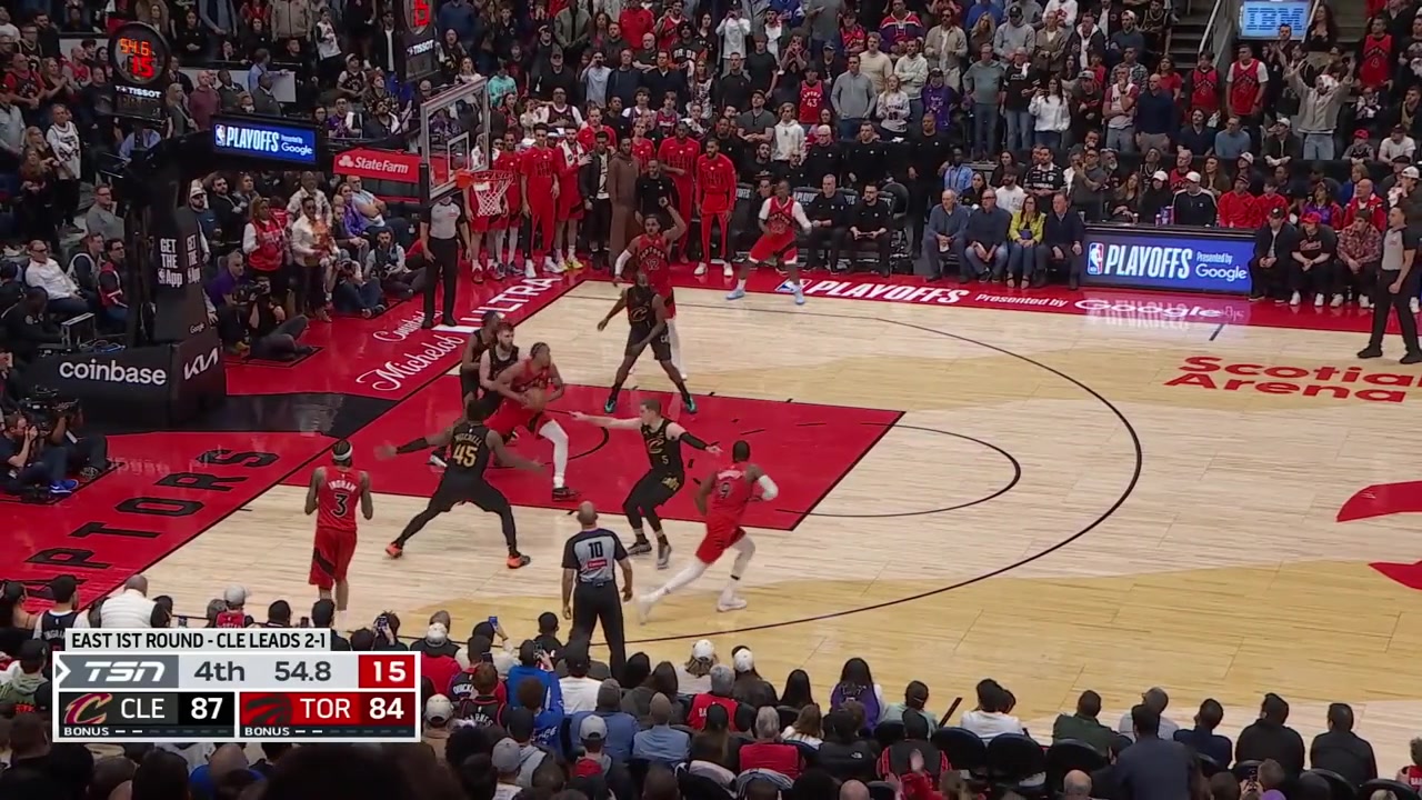 RJ Barrett hits the layup to cut the lead to 1