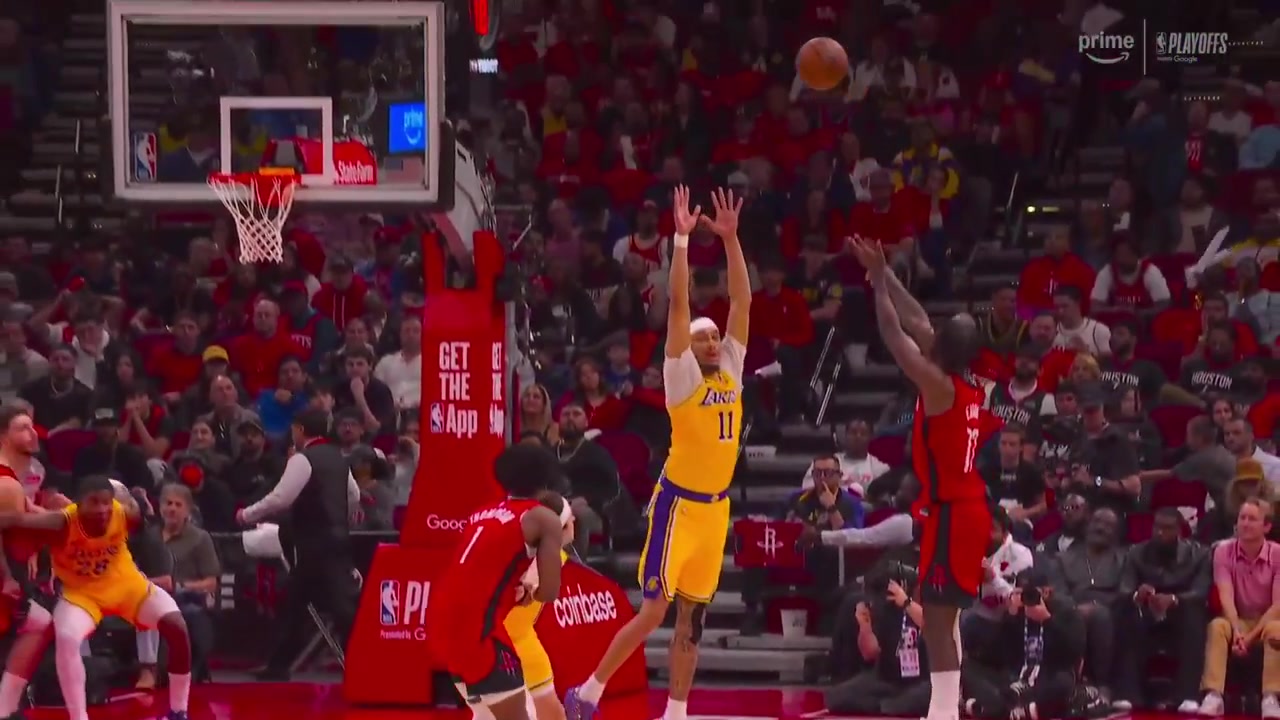 Amen Thompson makes a questionable play against Austin Reaves