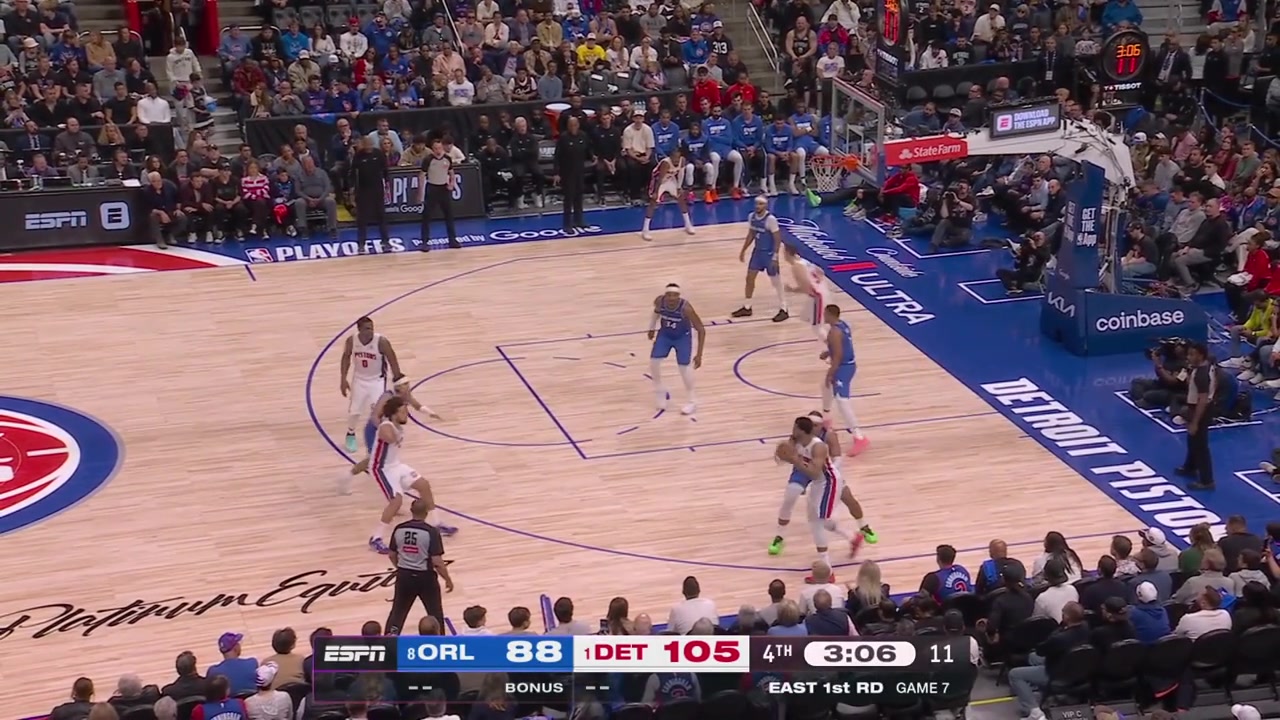 Duncan Robinson hits a 3-pointer to put the Pistons up 20 with 3 minutes remaining in regulation