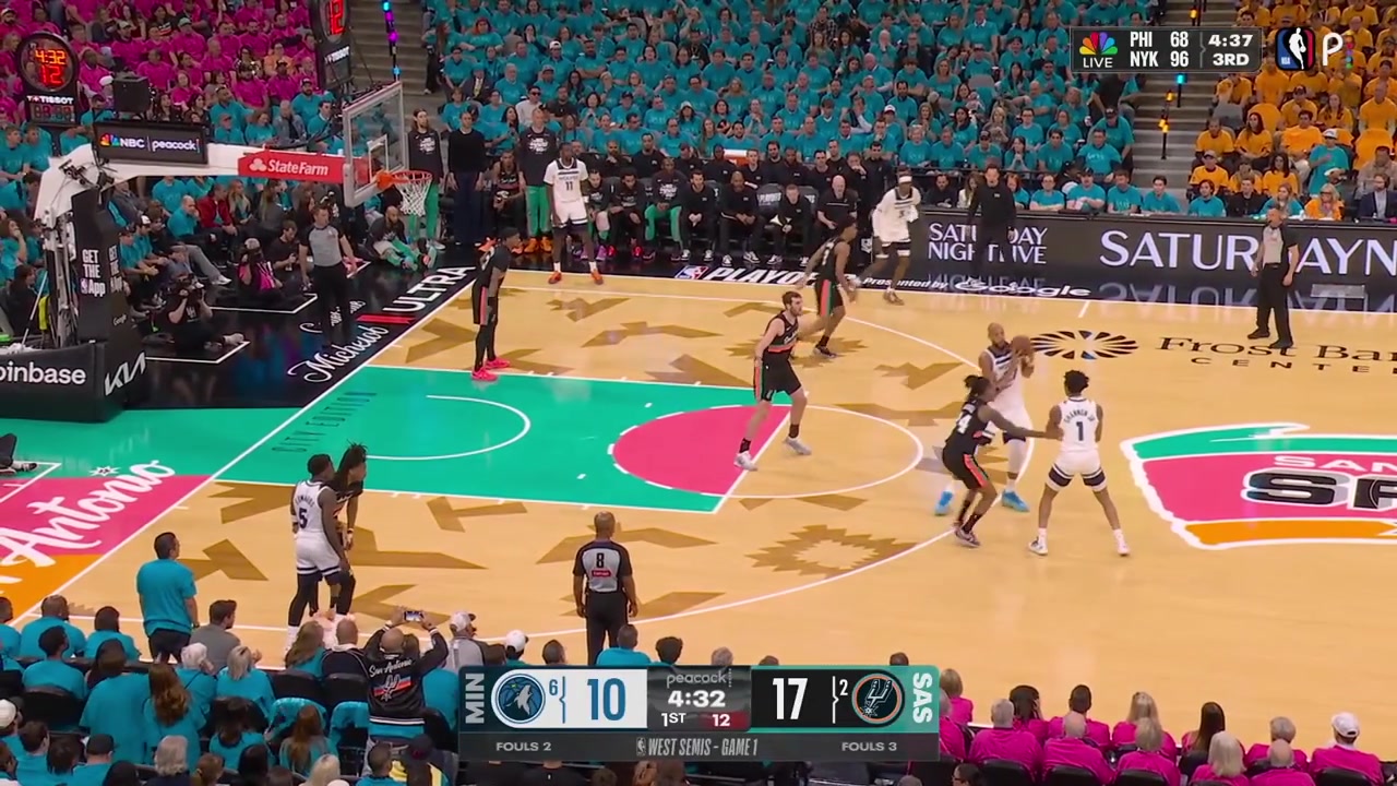 Terrence Shannon Jr with the reverse layup on Luke Kornet