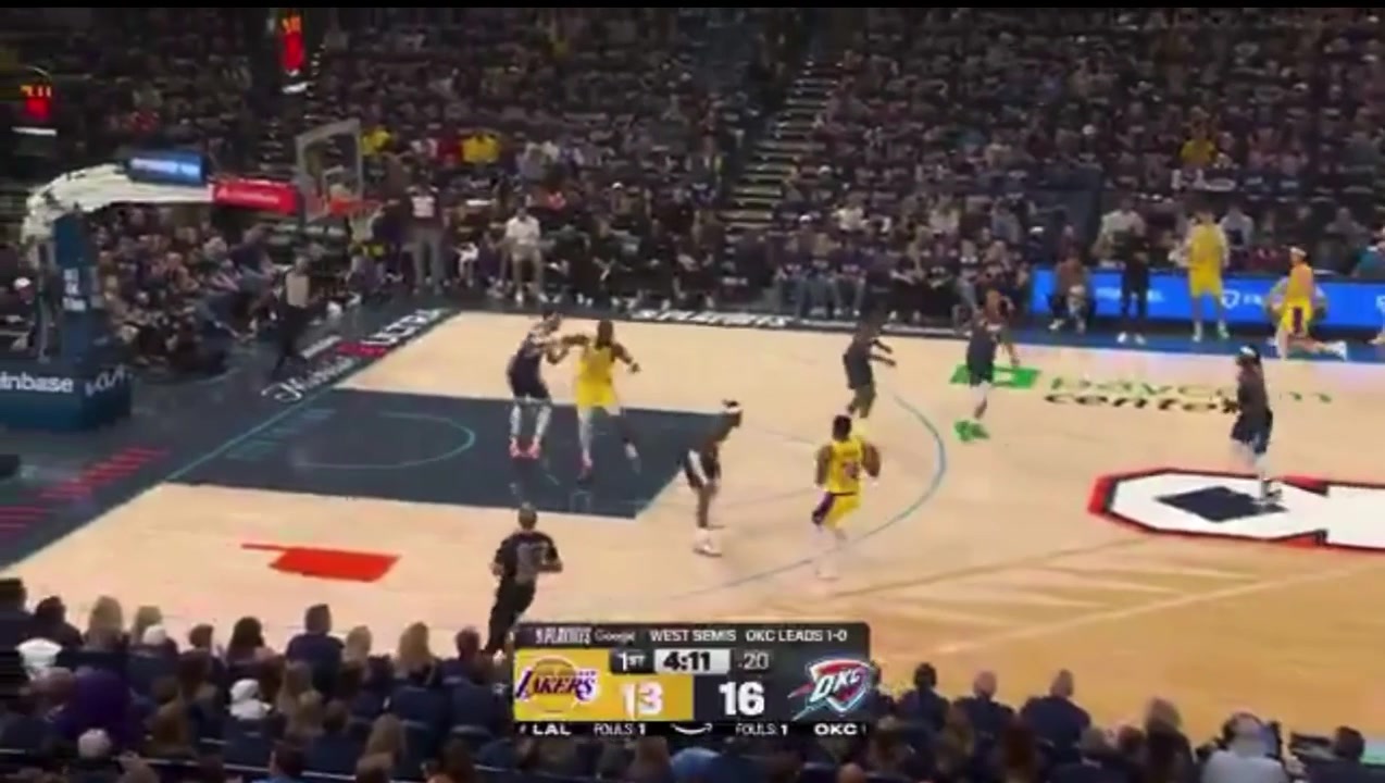 Chet Holmgren hit the classic LeFlop against the Lakers