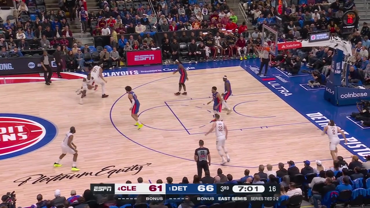 James Harden hits a 3-pointer to cut the Pistons' lead to just 2 with a replay19 Points for Harden 3rd triple of the night