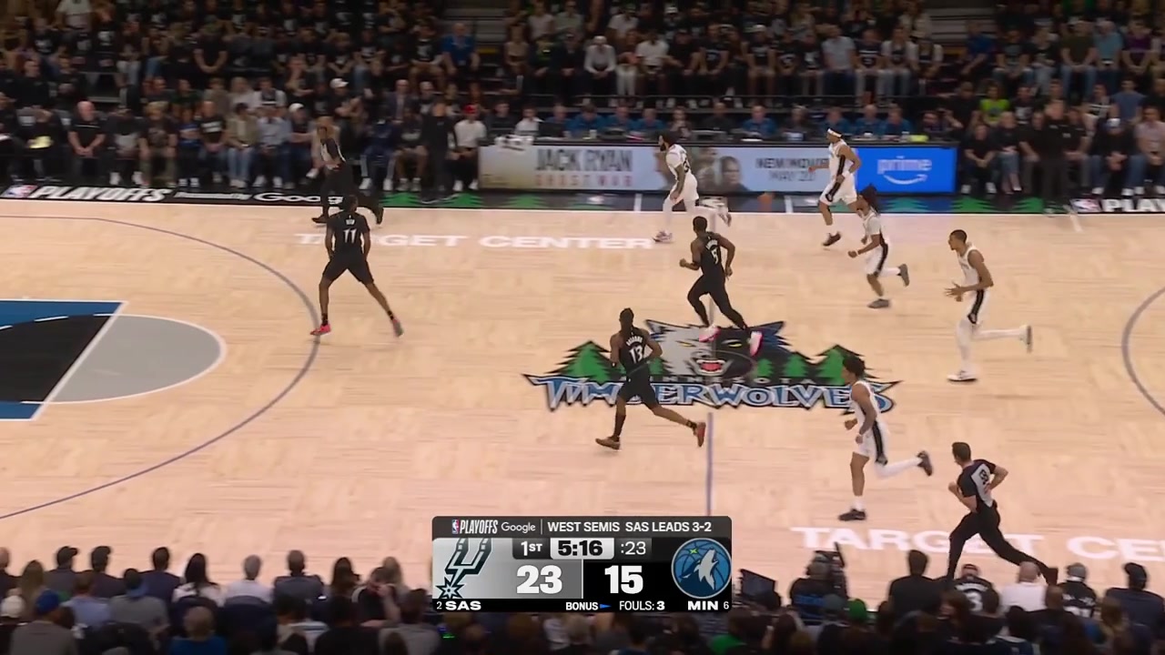 Keldon Johnson lobs it to Victor Wembanyama in the paint who easily taps it in