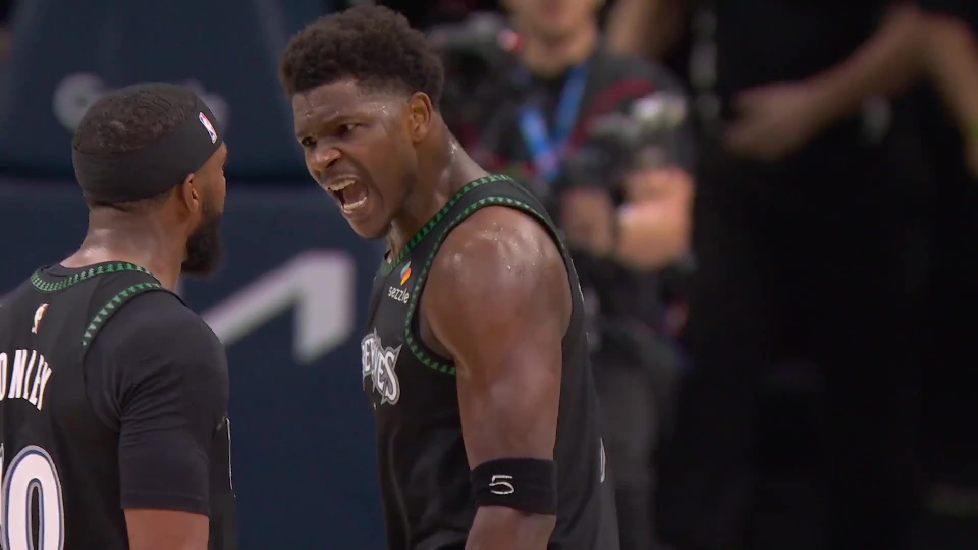 A perfectly timed replay with audio in the arena Anthony Freddy Mercury Edwards