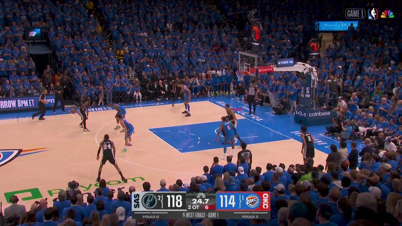 Stephon Castle's 11th assist is an oop to Wemby for his 41st point