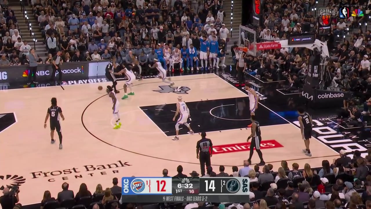 Chet breaks up the lob attempt intended for Wemby