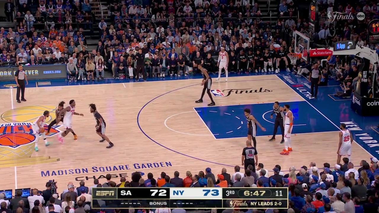 Josh Hart knocks down a corner three over the Wemby contest