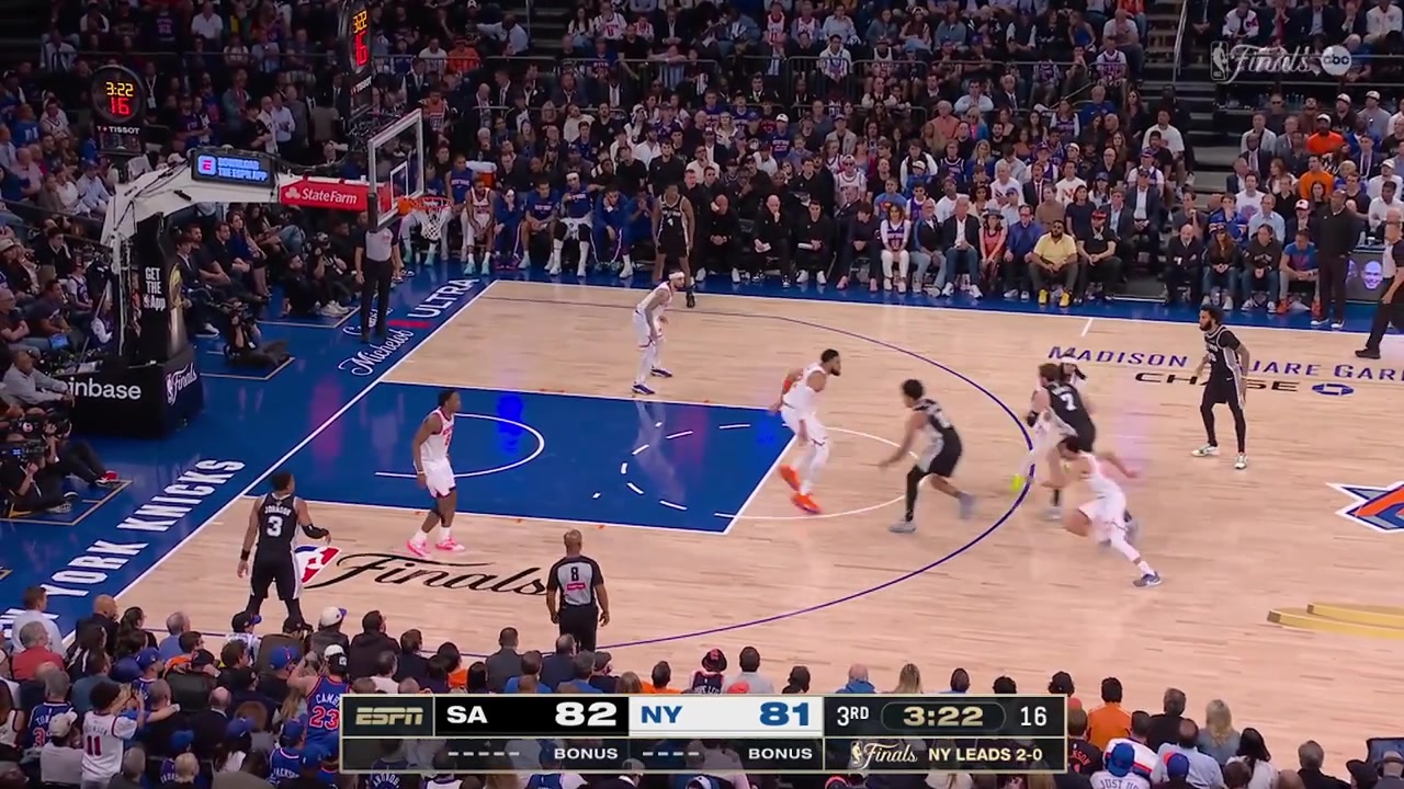 Harper drives and scores on KAT