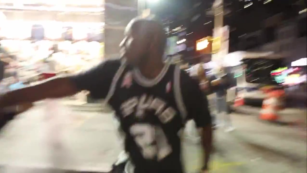 Knicks Fan Pull on a Spurs Fans Jersey Then Proceeds To Throw Something At Him