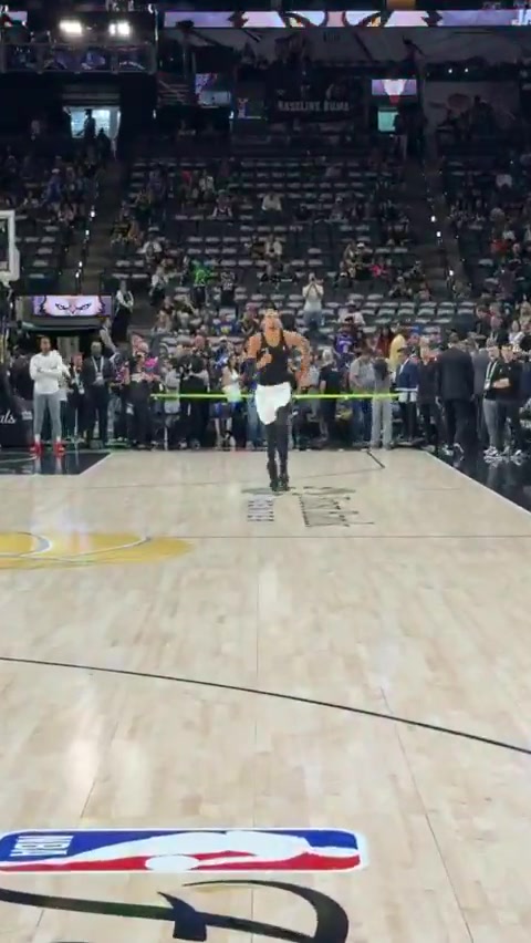 Victor Wembanyama gets bood in San Antonio by the New York Knicks fans
