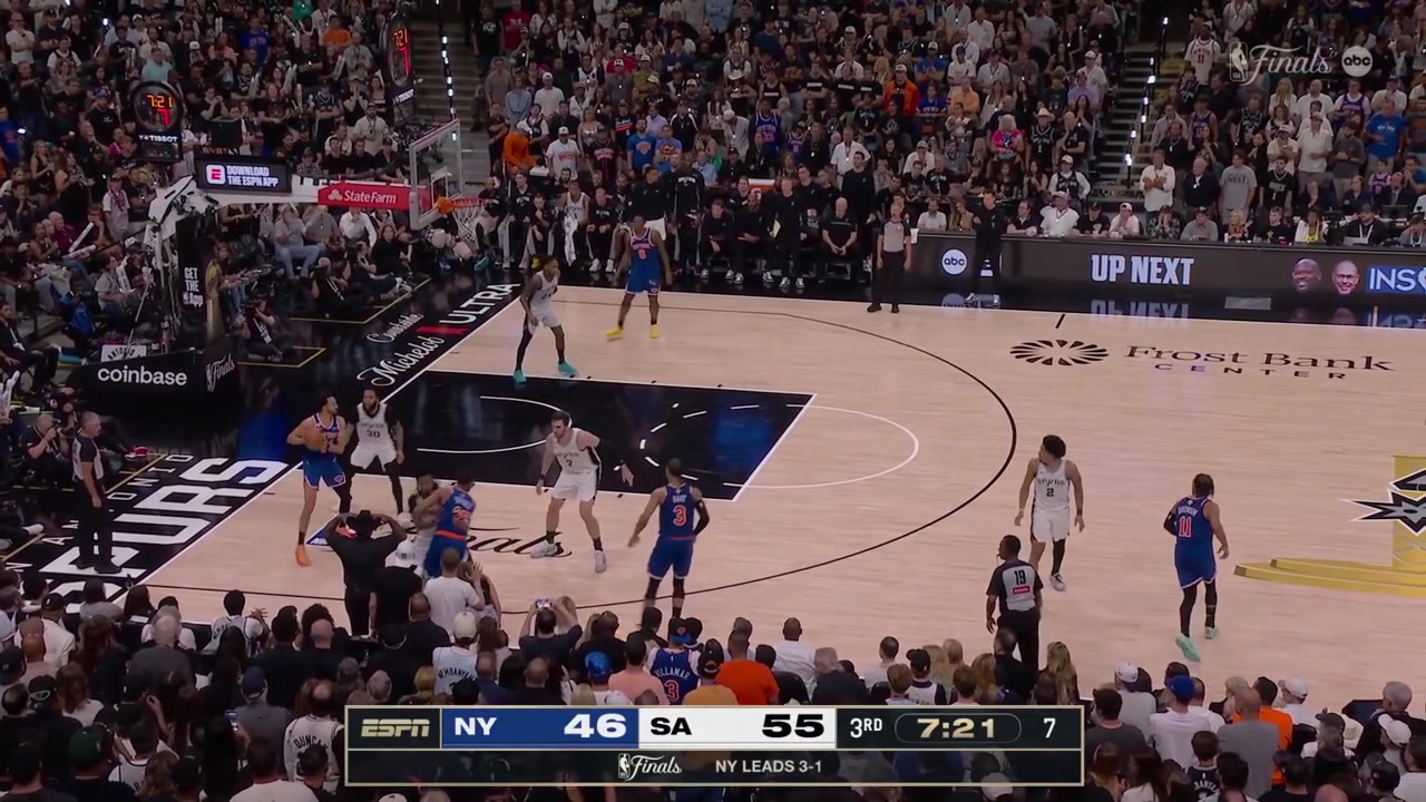 Jalen Bruson scores the driving layup to beat the shot clock giving him 22 points and cutting the Spurs' lead to 7