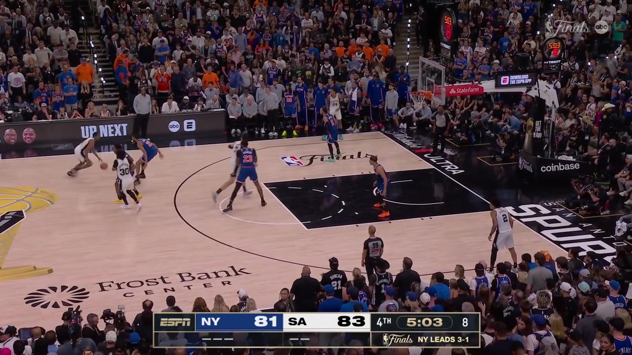 Jalen Brunson makes the clutch driving layup to tie the game40 Points for Brunson
