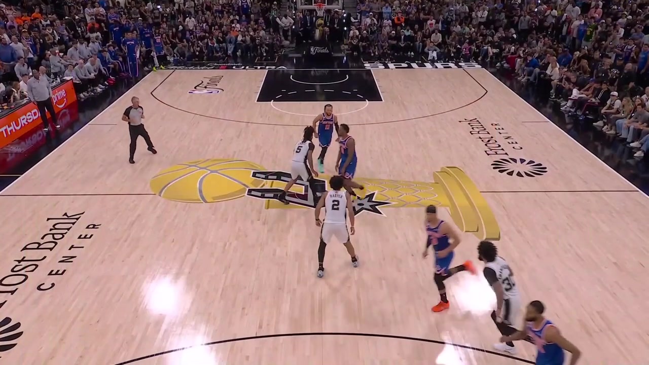 Replays of Jalen Brunson highlights from the game thus far