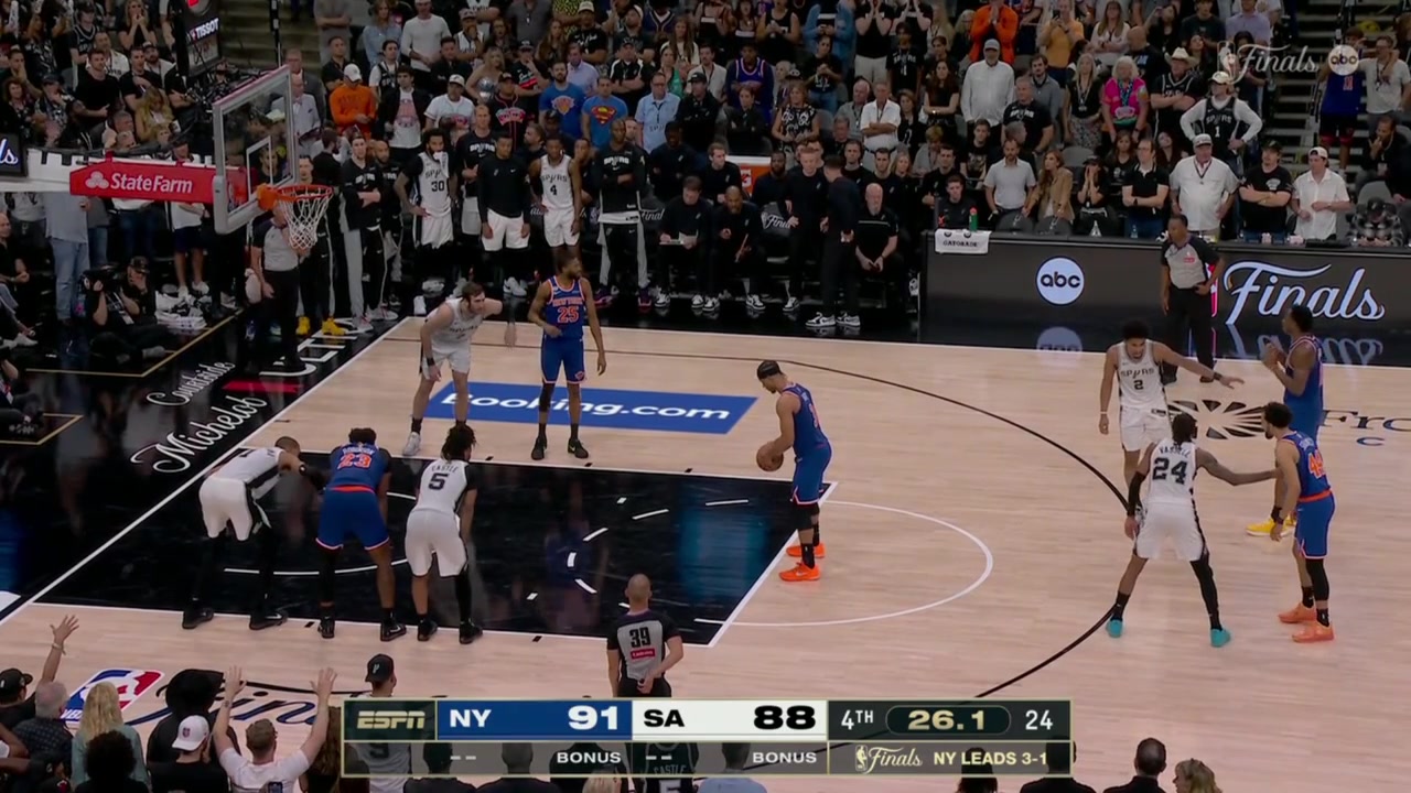 Mitch Robinson gets the rebound off the missed FT for another Knick possession