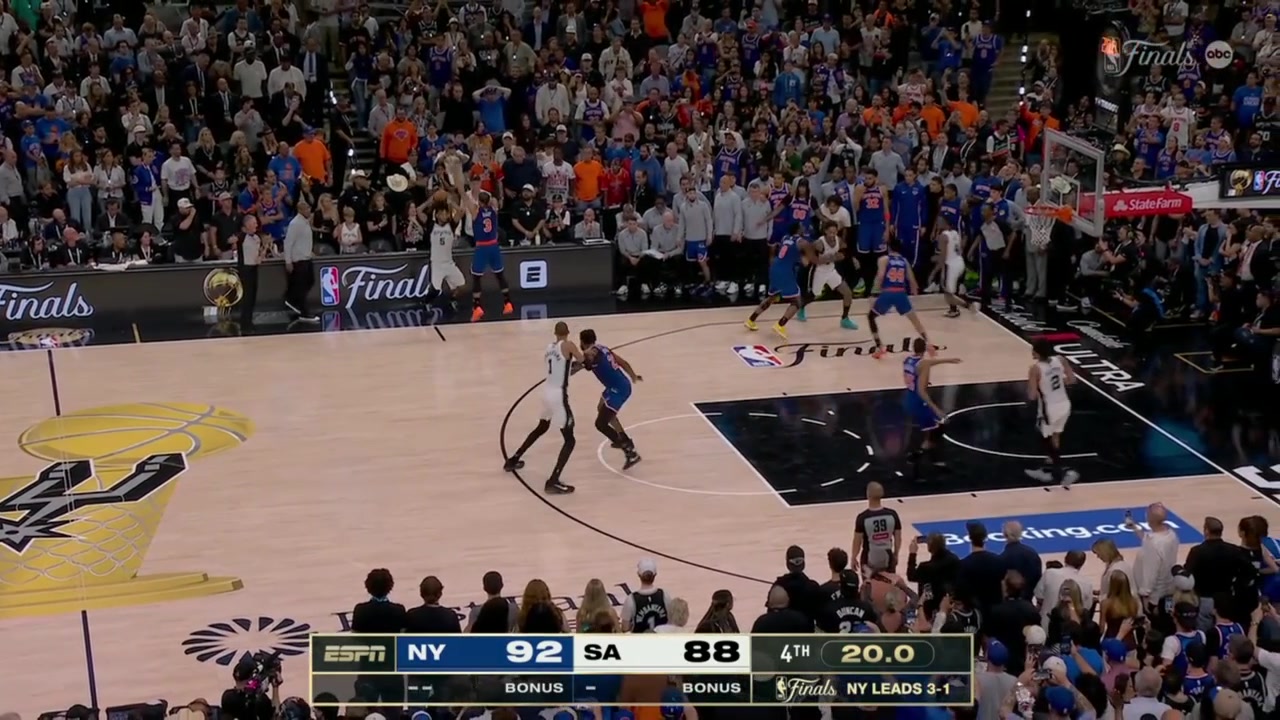 Castle flies in to tip in the dunk after inbounding to Wemby