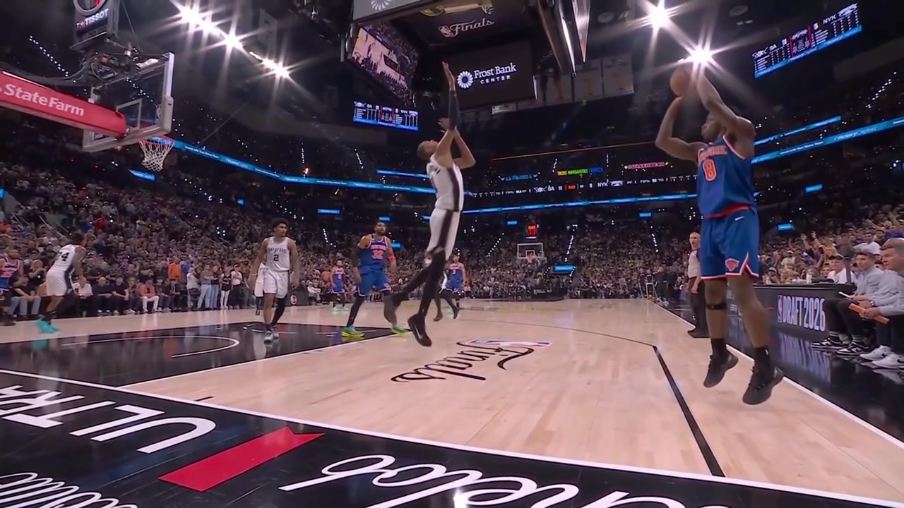 OG Anunoby hits the corner 3 over Victor Wembanyama Jeremy Sochan talks some trash to Wemby from the Knicks' bench and then Wemby tags himAfter it Wembanyama bumps with his shoulder into Sochan's chin