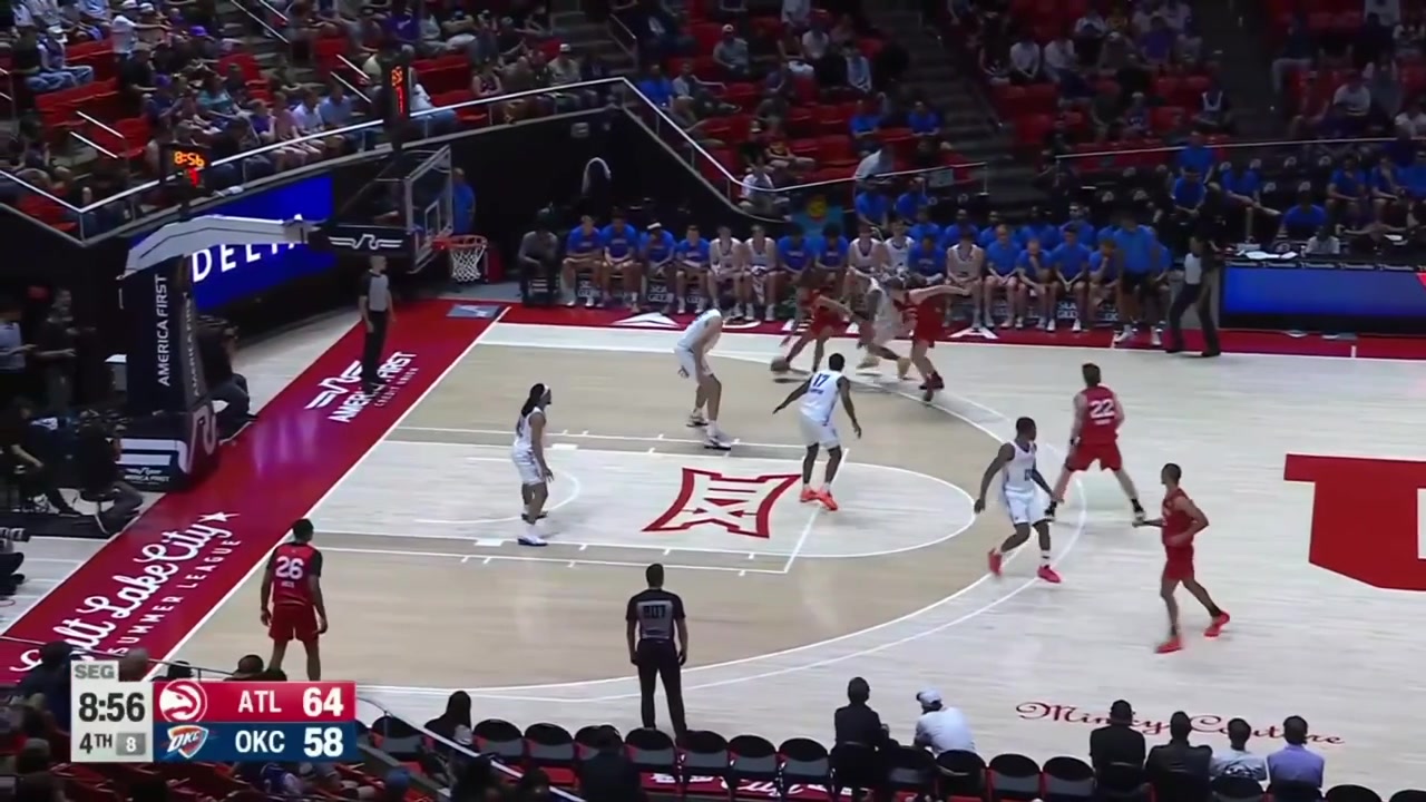 Aday Mara locks the paint with his 4th block of the game