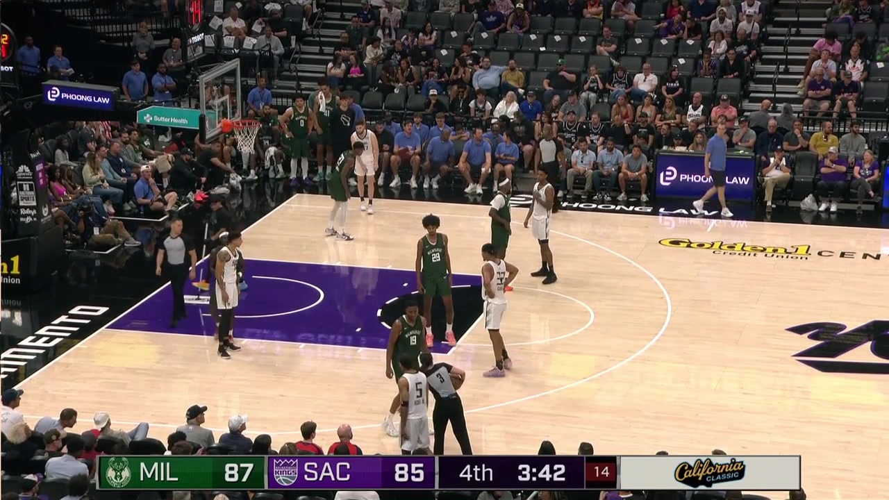 Darius Acuff Jr hits the clutch 3 to give the Kings the lead off the give and go with Dylan Cardwell who also forces a turnover with great defense with a replay