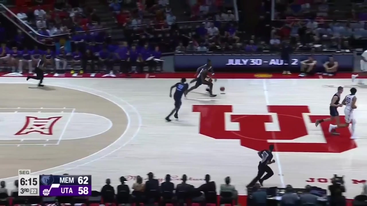 Darryn Peterson sends Cedric Coward flying to the floor like a rag doll and finds Cody Williams for the corner 3 with a replay