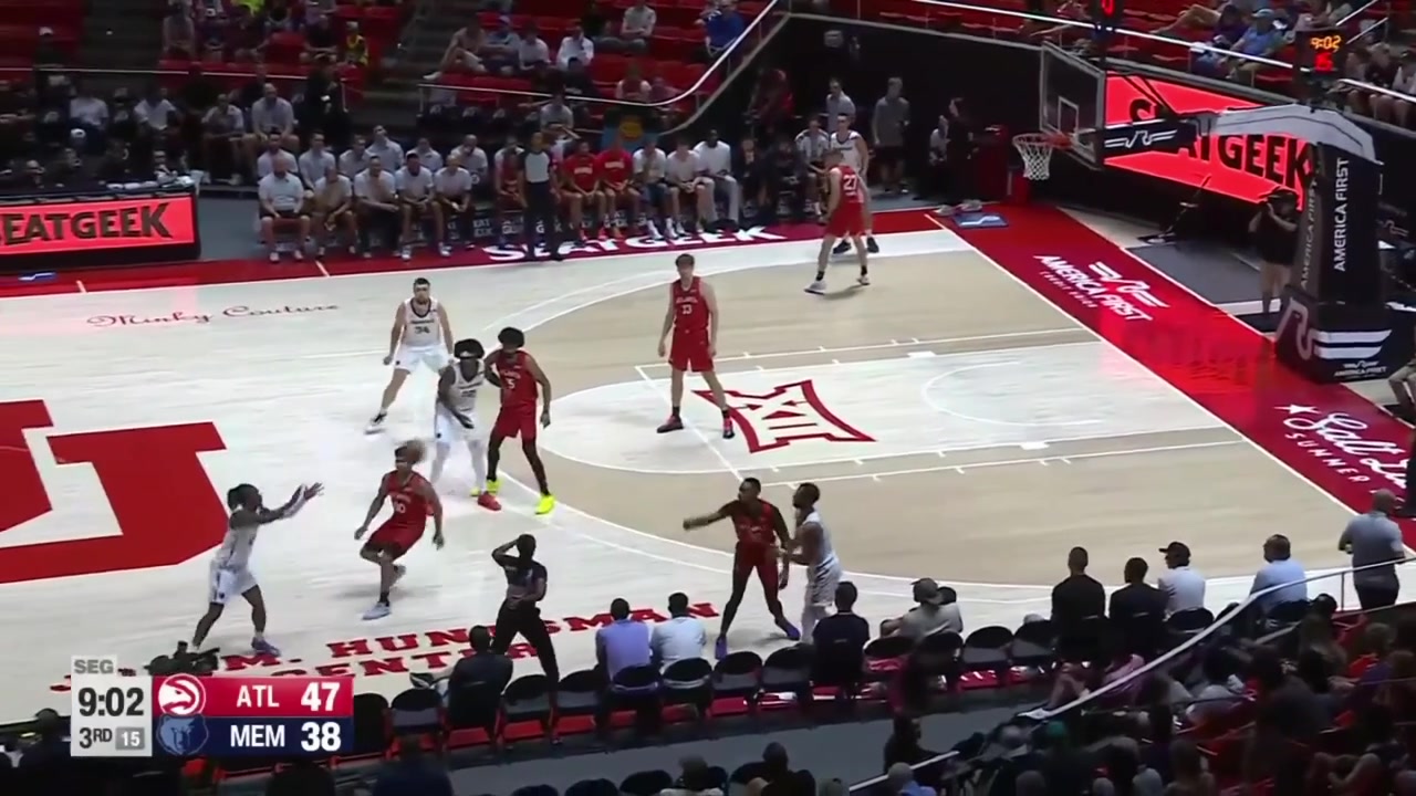 Taylor Hendricks with the nice reverse layup and Henri Veesaar with the And-1 at the other end with replays