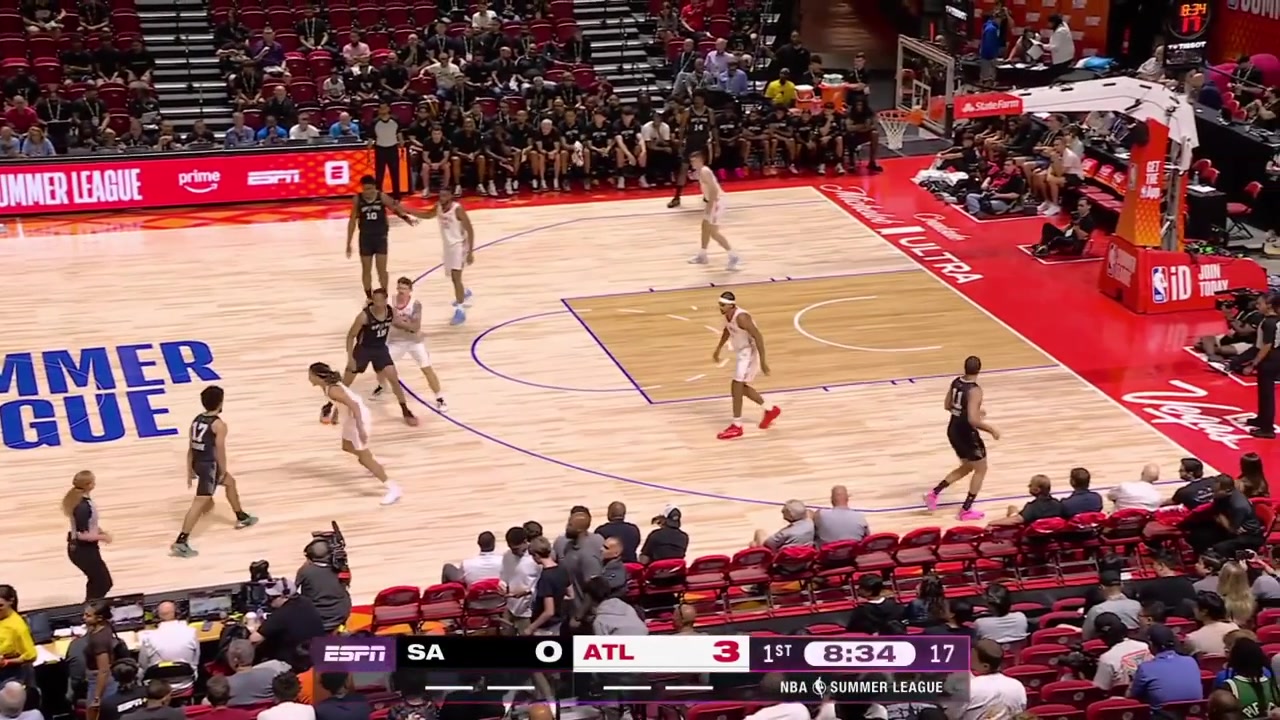 Tarris Reed Jr scores two putbacks and two dunks for his points in the Las Vegas Summer League scoring all the Spurs' first 8 points