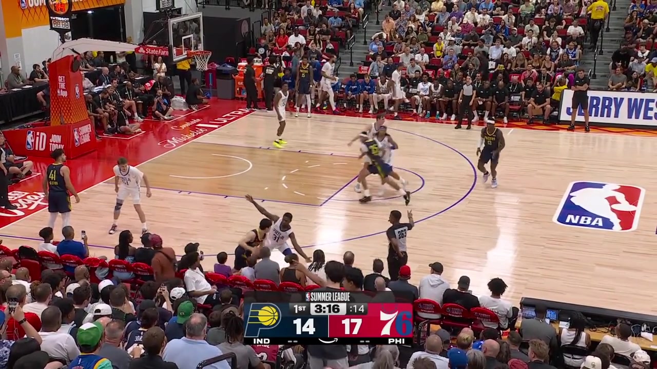 Yuki Kawamura with the drive and the turnaround jumper Jalen Brunson style and shortly after with the assist to Keba Keita for the And-1 layup with replays