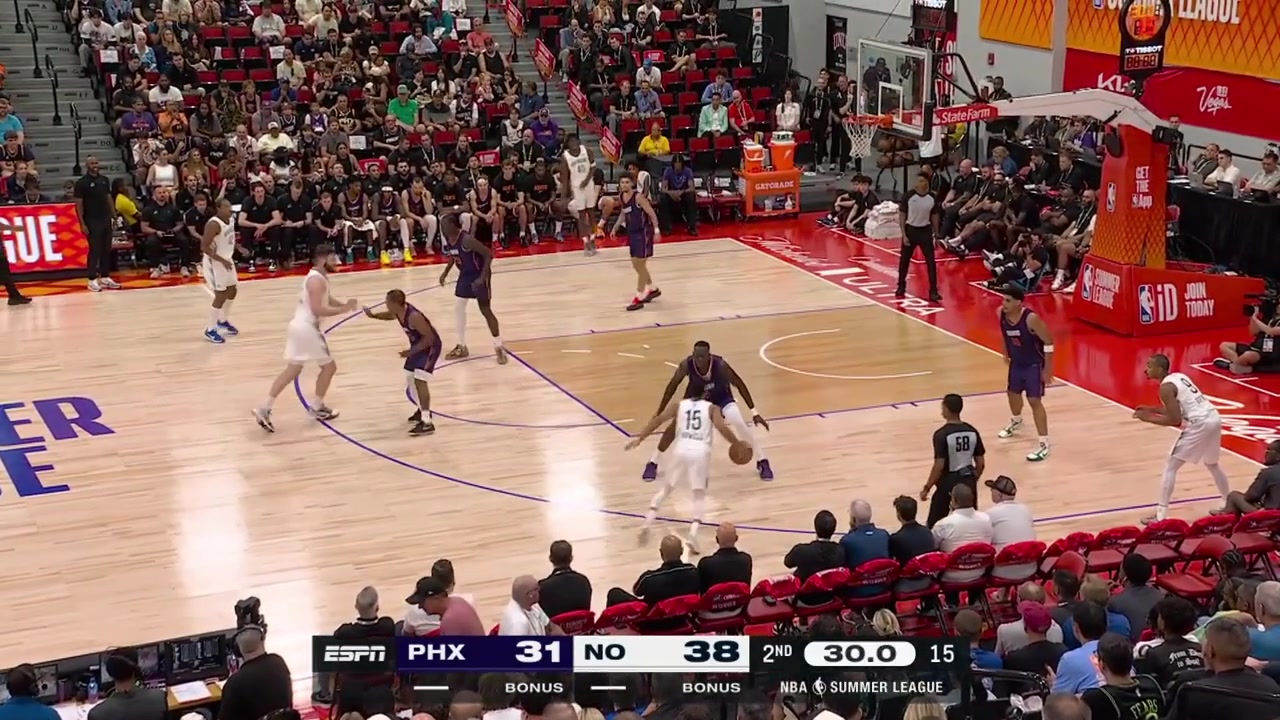 5'7'' Markquis Nowell hits the deep 3-pointer over Khaman Maluach and he lets him know about it with a replay