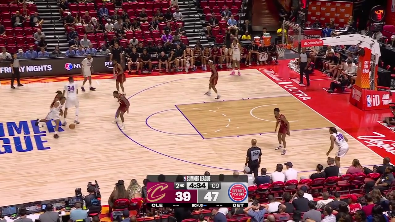 Nae'Qwan Tomlin with the steal and the layup finish at the other end while having quite a face expression with a replayAlso good defense at the other end