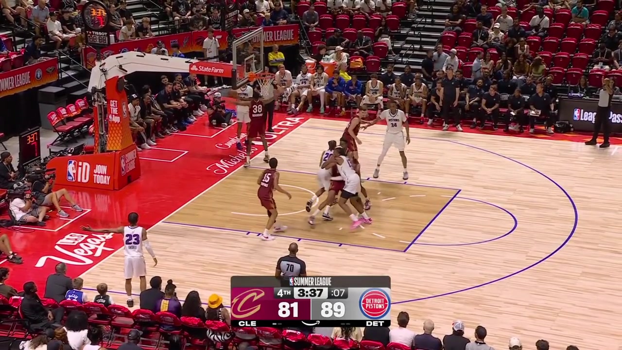 Chaz Lanier hits the 3-pointer in the defender's face to beat the shot clock late in the 4th quarter with a replayHis 7th triple of the night 25 points