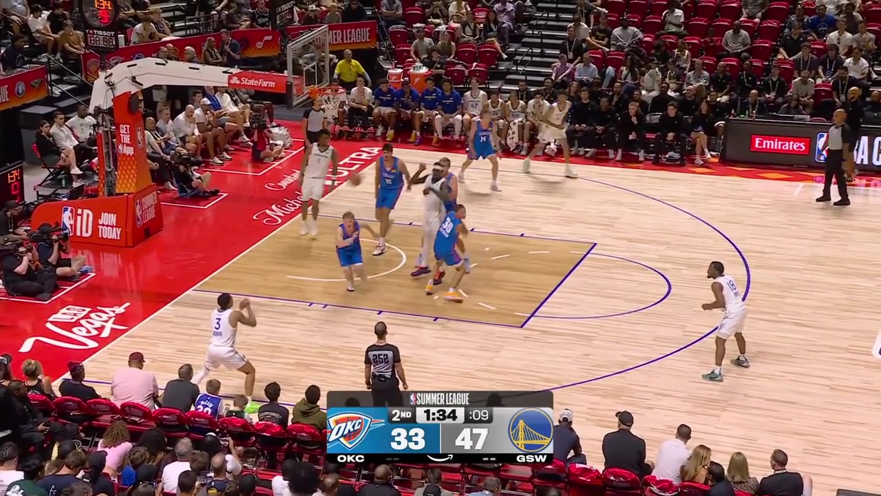 Yaxel Lendeborg stares at Aday Mara and then hits the corner 3 in his face with a celebration with a replayMara finds Payton Sandfort for the cutting layup
