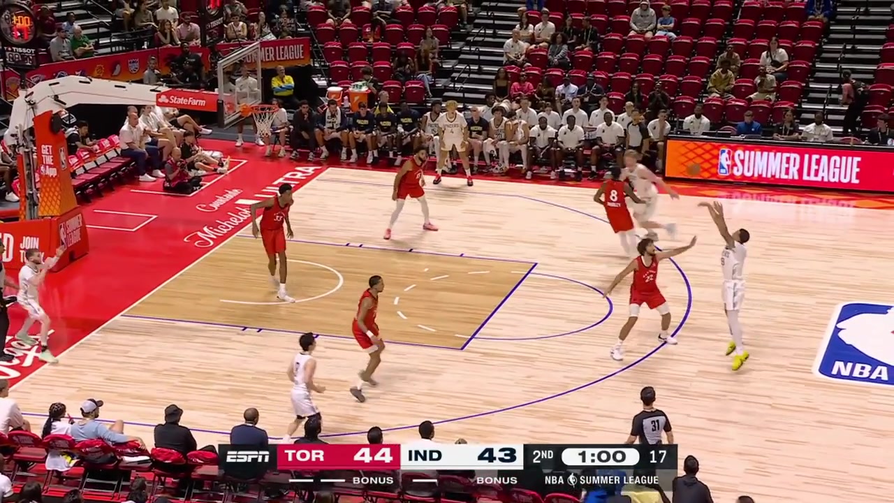 Jalen Slawson soars for the powerful one-handed putback dunk and the Pacers take the lead after they were down 24-6 to start the game with replays