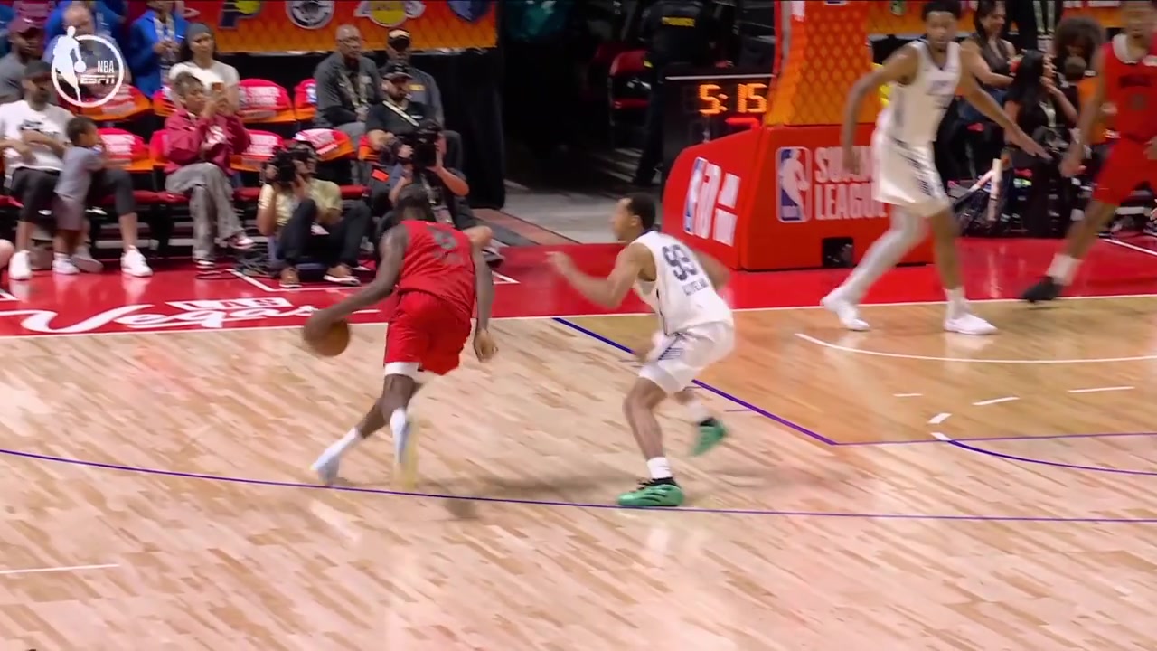 Darryn Peterson's reaction to Caleb Wilson nasty poster dunk over Jonas Aidoo
