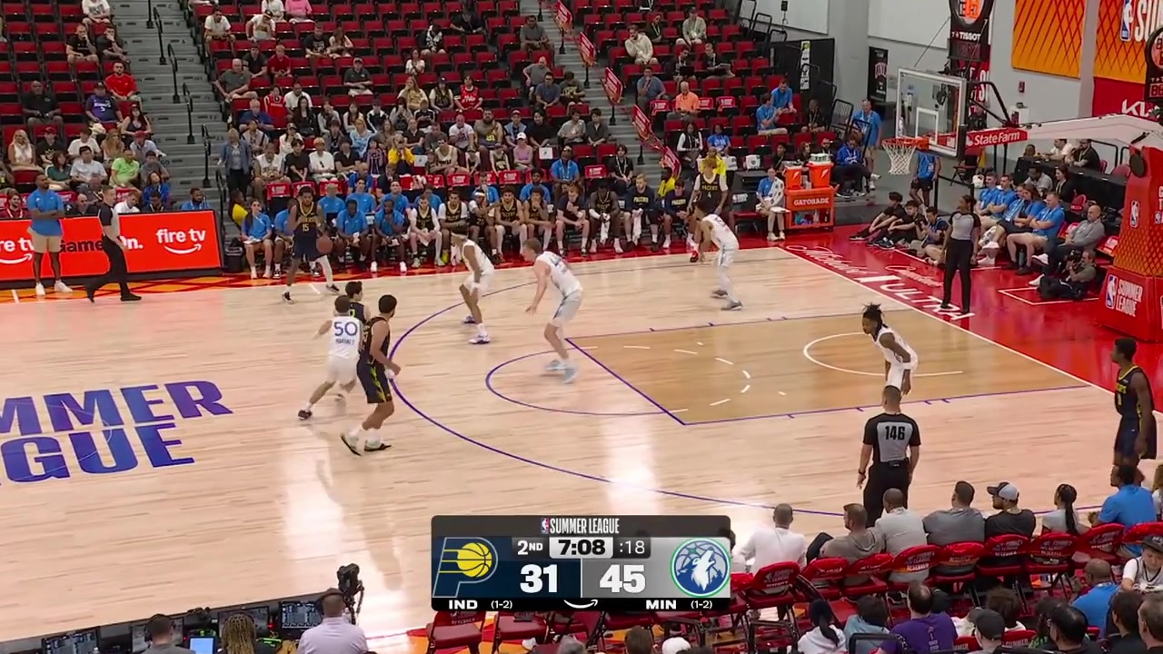 5'7'' Yuki Kawamura hits a step back jumper over 7'3'' Rocco Zikarsky and later on gets fouled by him scores 1 for 2 free throw