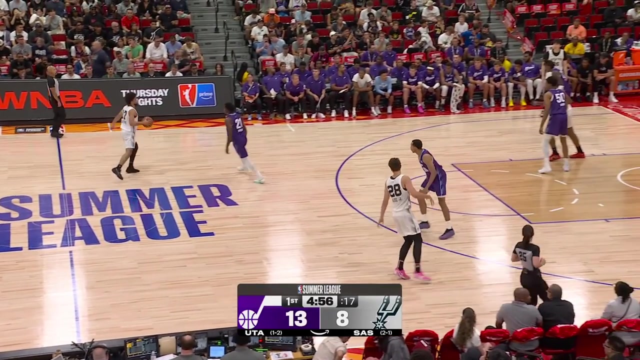 Hyunjung Lee hits three 3s in the 1st quarter against the Jazz with replays