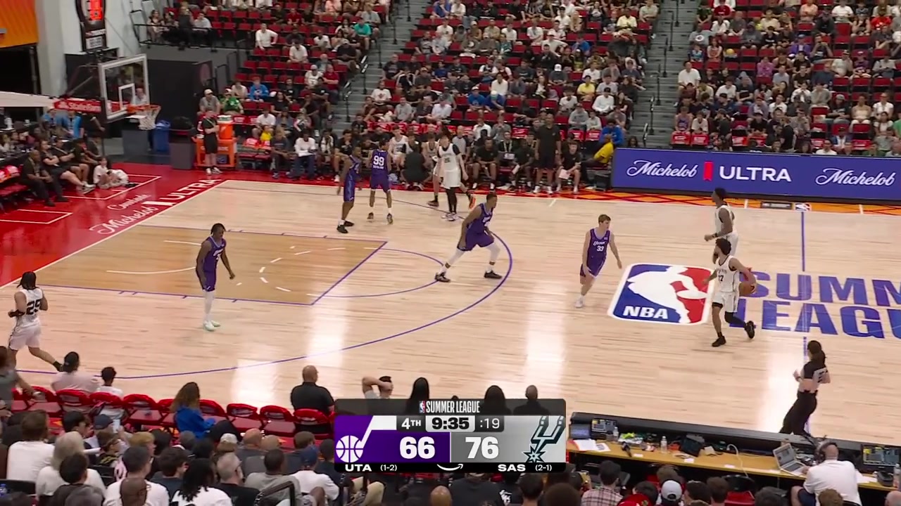 Hyunjung Lee hits his 4th triple to give him 22 points in the game with a replay