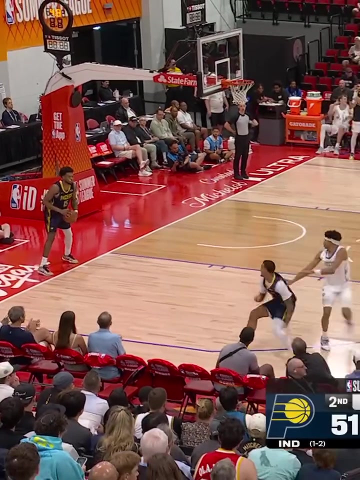 Jaylin Williams Rips The Ball From Defender and Dunks it To End The Half