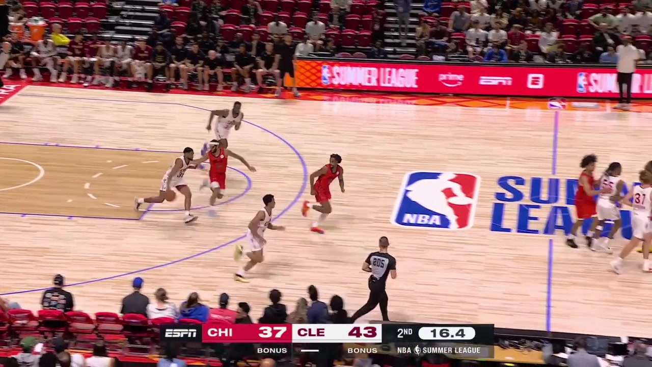 Ian Martinez goes around the defender splits the defense and finishes with the two-handed dunk over Keyshawn Bryant with a replayMalaki Branham blocks the heave attempt