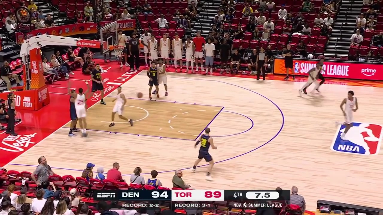 Erik Stevenson 360 two-handed dunk at the end of the Raptors vs Nuggets