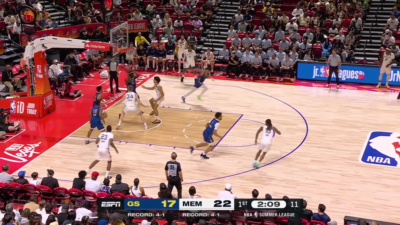 Yaxel Lendeborg with back to back buckets in the 1st quarter