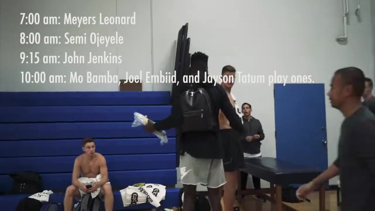 A younger Joel Embiid and Jayson Tatum play 1 vs 1 during practice