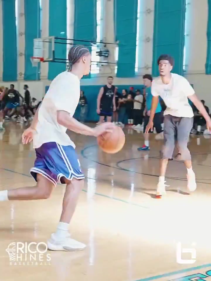 Kings rookie Darius Acuff was showing off his ELITE offensive bag at Rico Hines basketball runs via ballislife