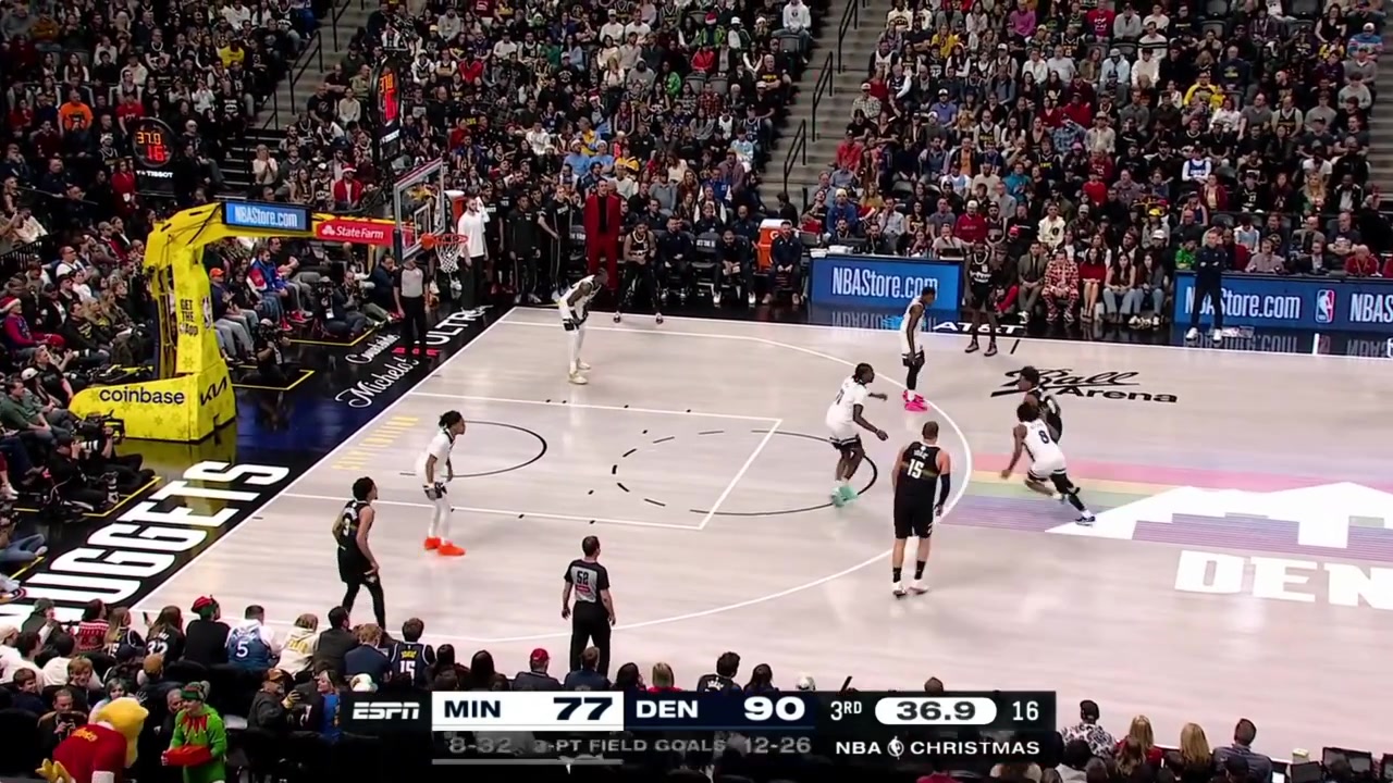 Peyton Watson throws down a dunk on Christmas Day