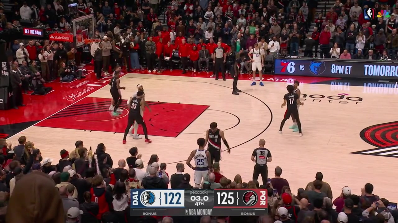 Lowlight Klay Thompson misses the potential game-tying 3 and the Blazers win