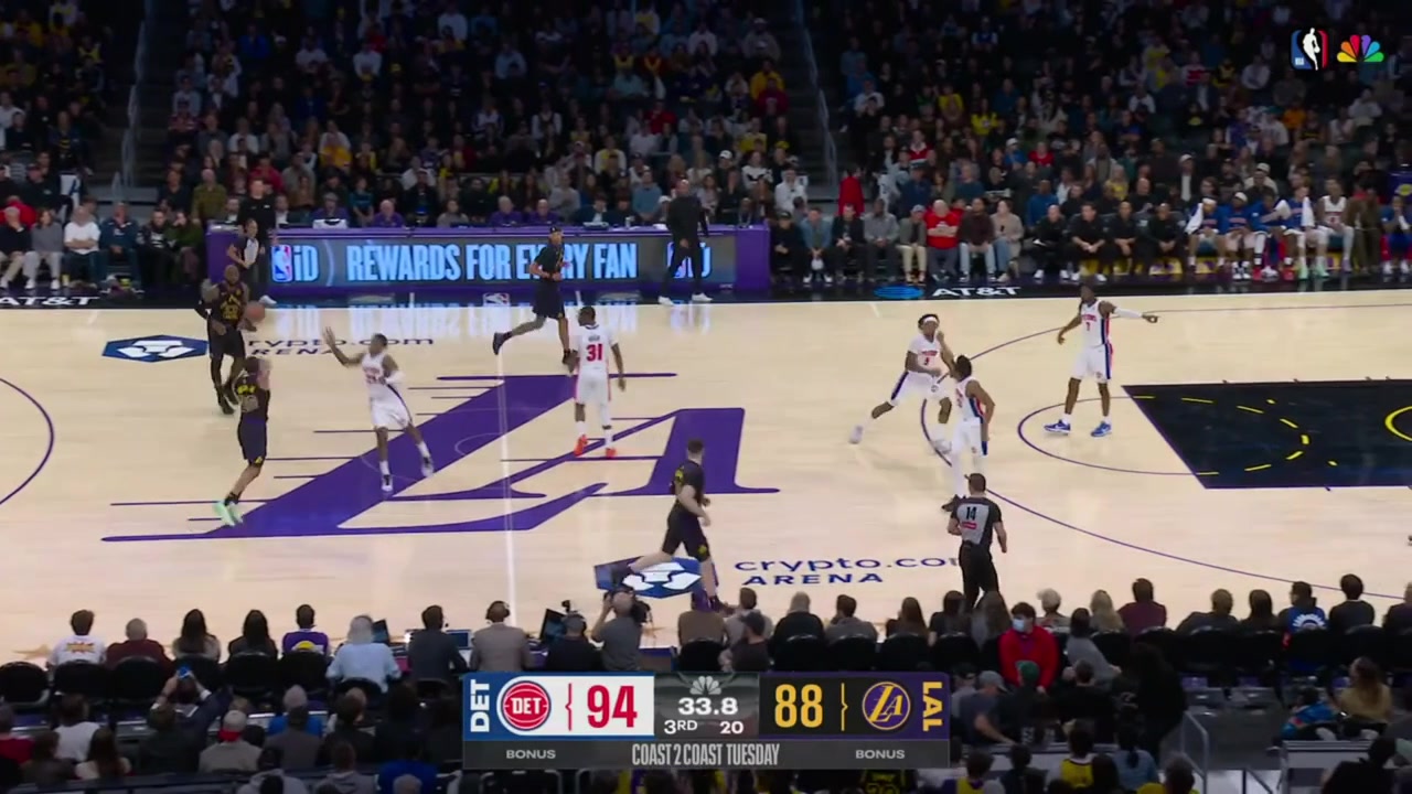 Lowlight LeBron James missing the open cutting layup