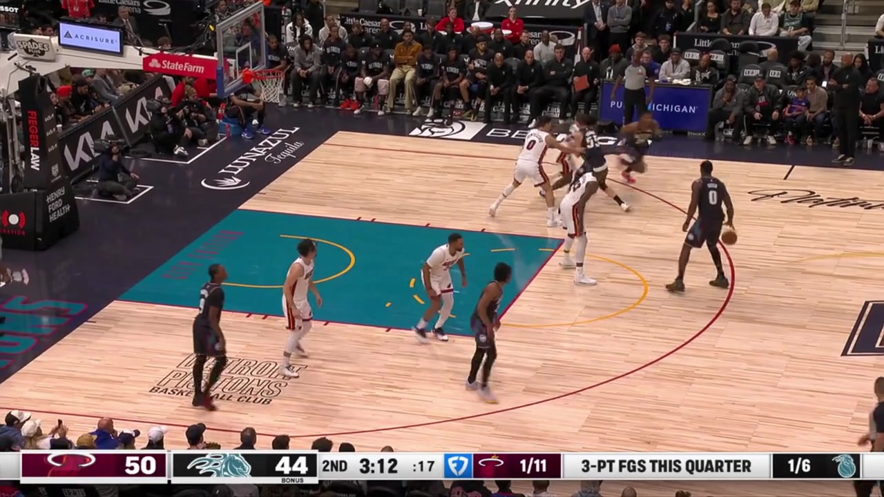 Jalen Duren catches a lob and dunks over Bam Adebayo