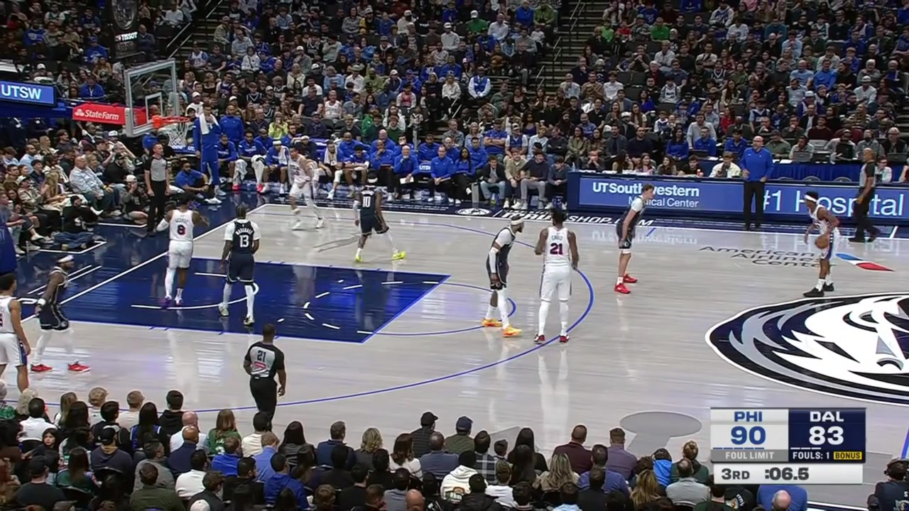 VJ Edgecombe goes around Cooper Flagg and makes the lefty layup over Daniel Gafford to end the 3rd quarter with a replay 20 points for the young man