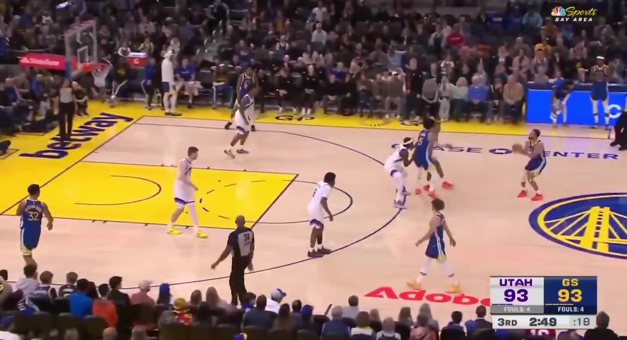 Curry pulls up and hits the logo 3