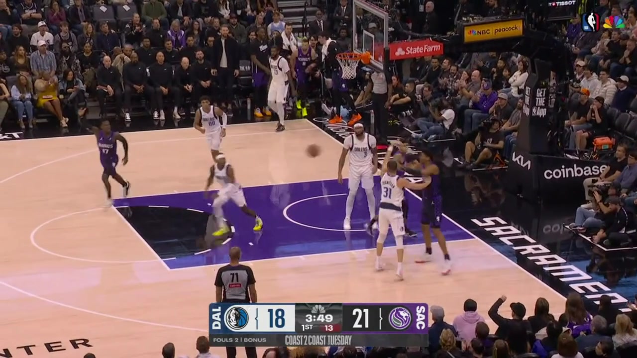 Brandon Williams with the steal and the fastbreak dunk Anthony Davis blocks Cardwell and then gets blocked by Clifford at the other end and Zach LaVine finishes with the fastbreak layup with replays