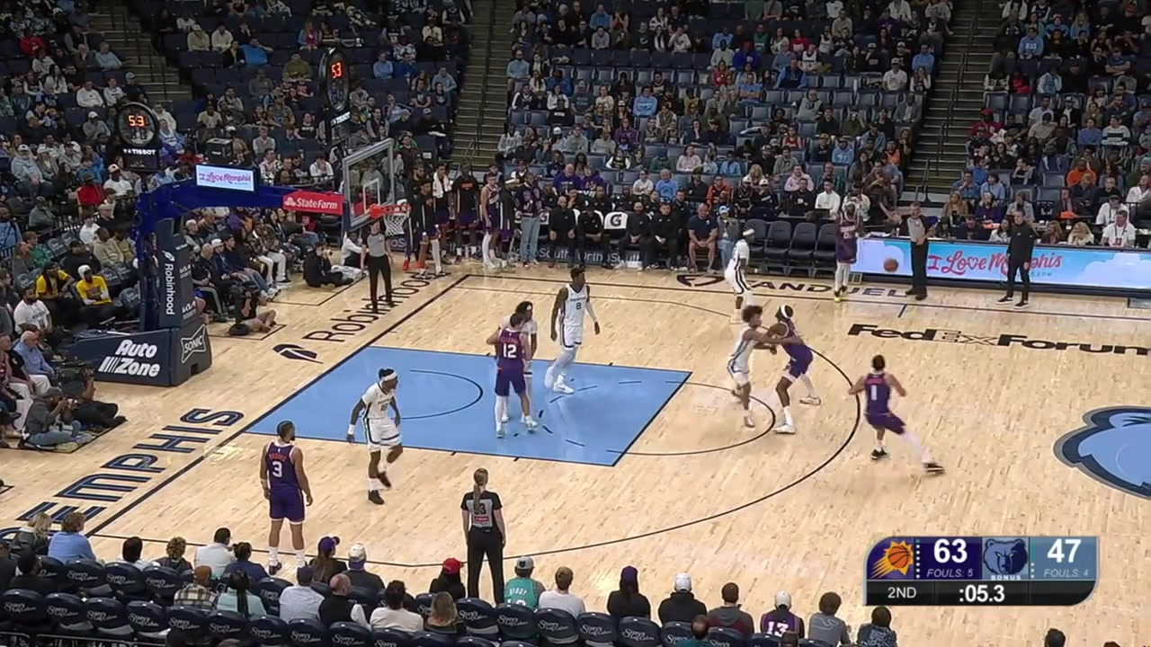 Devin Booker with the buzzer-beater turnaround jumper to end the 1st half and to put the Suns up 18 points